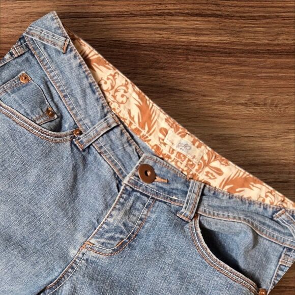 SO Low Rise 90s Flare Light Wash Jeans - Picture 2 of 5